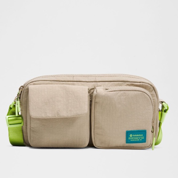 Lululemon Multi-Pocket Crossbody Bag 2.5L
Sheer Oak/ Sour Grape - Picture 1 of 7